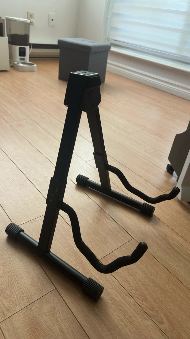 Amazon Basics Guitar Stand - photo 2