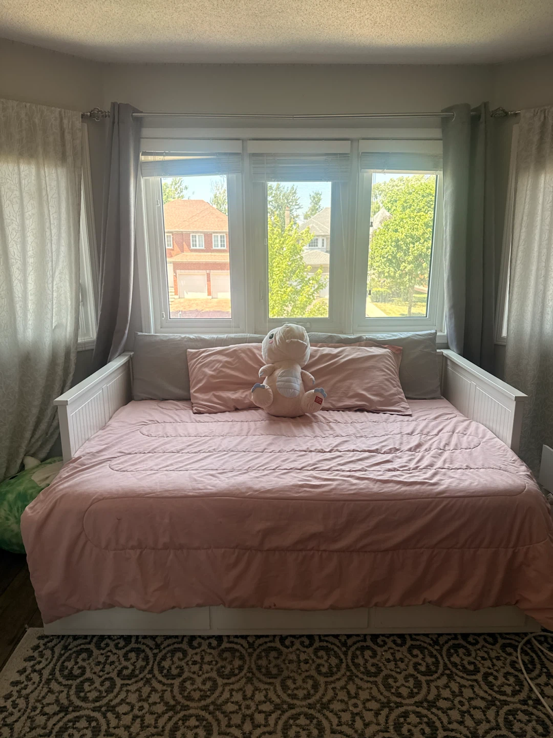 White Daybed with Storage Drawers