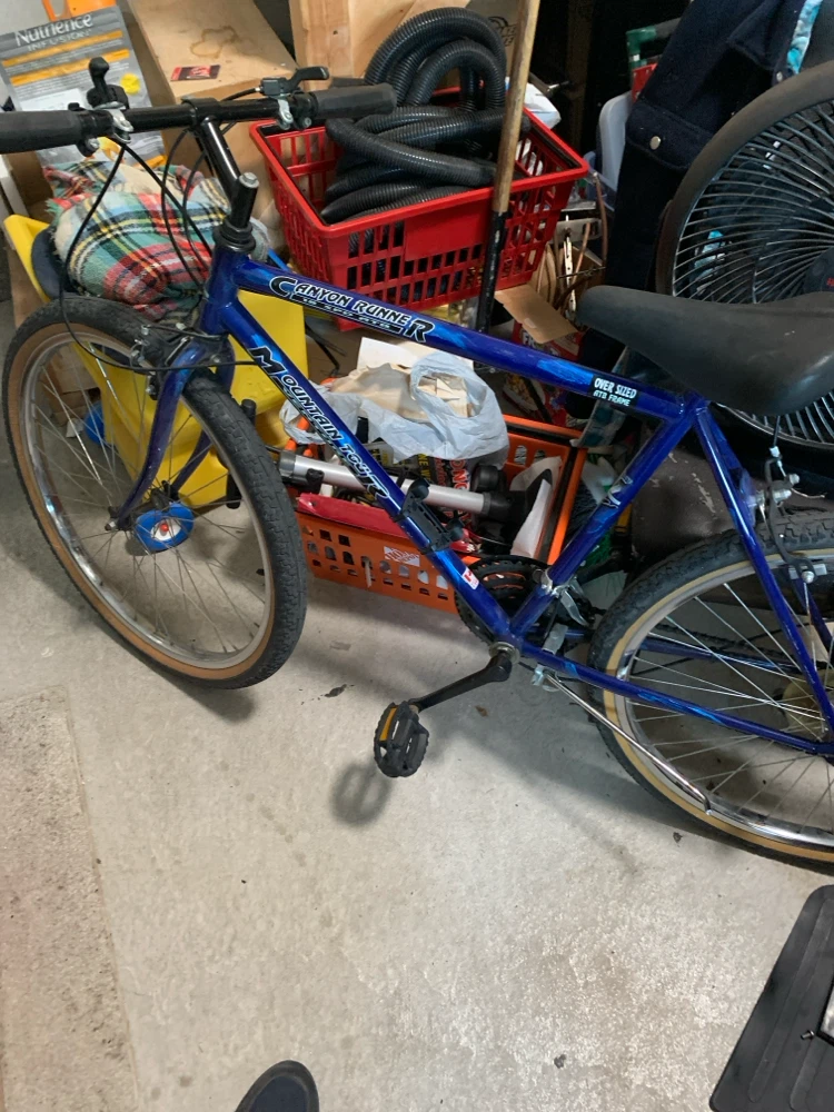 Canyon Runner Mountain Tour 18 Speed Bike