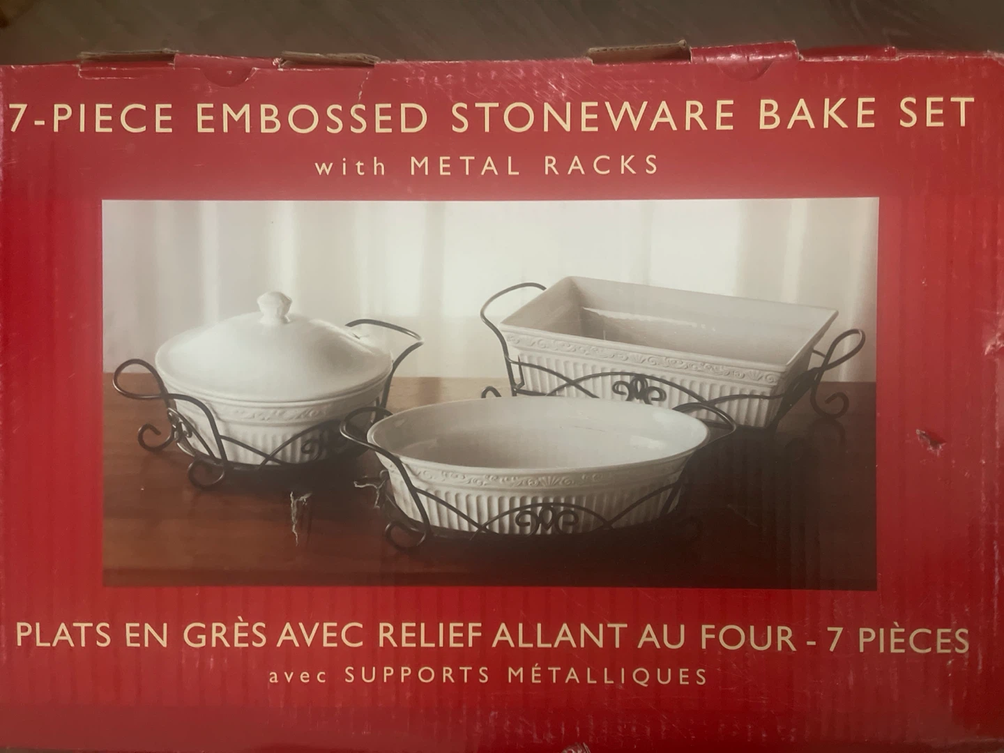 7-Piece Embossed Stoneware Bake Set with Metal Racks - photo 2