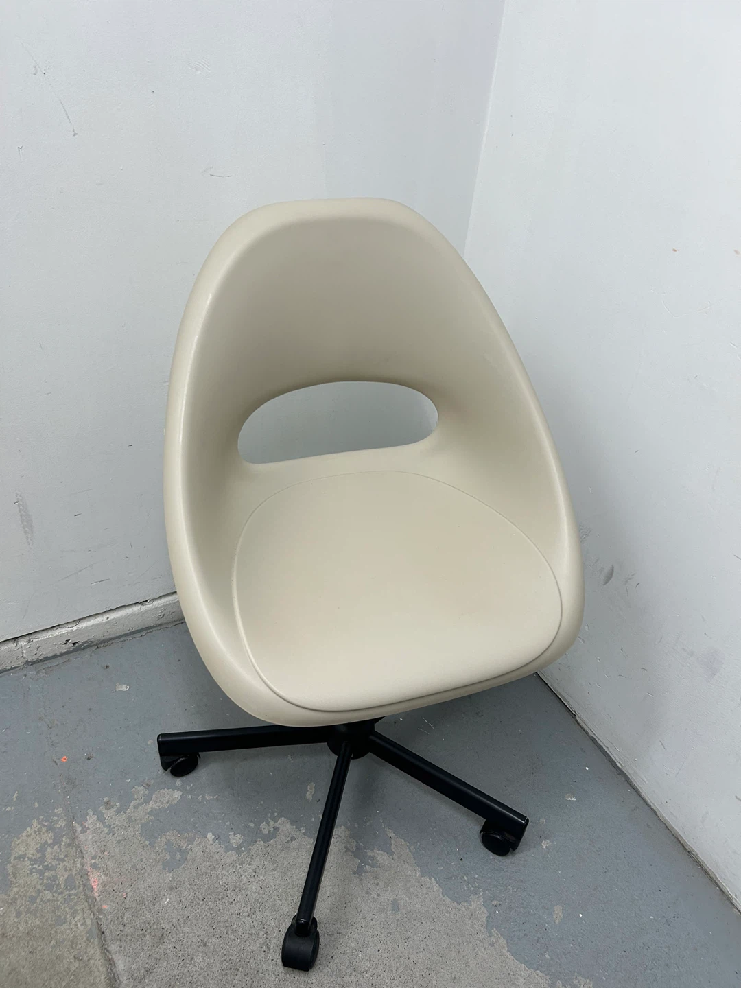 IKEA Cream White Malskär Swivel Chair - photo 2