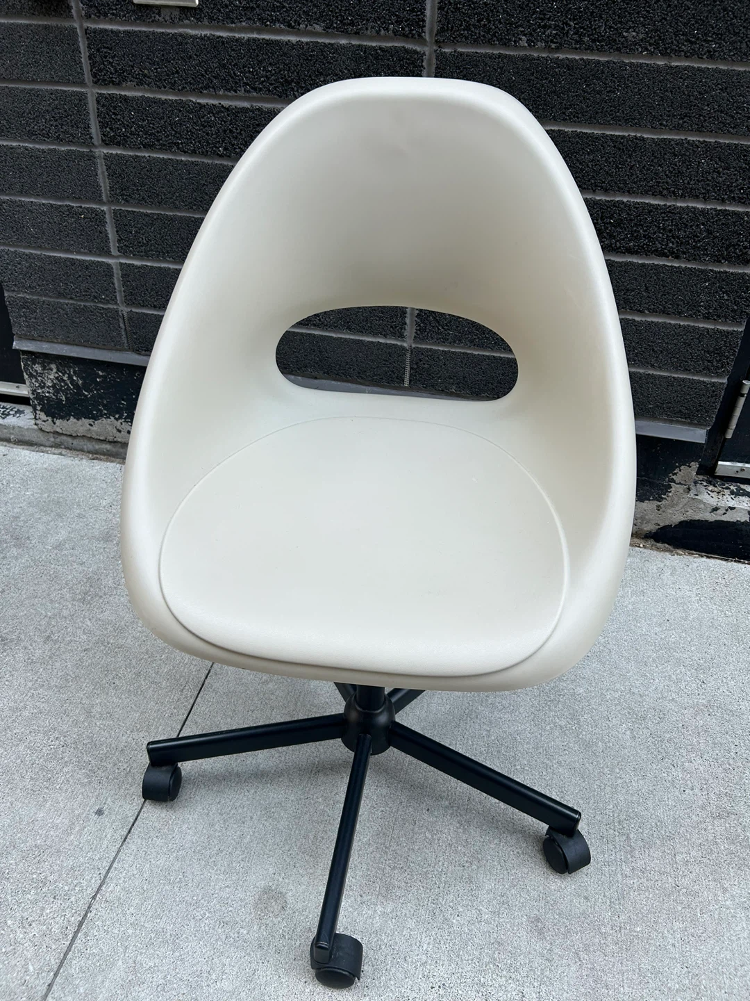 IKEA Cream White Malskär Swivel Chair - photo 4
