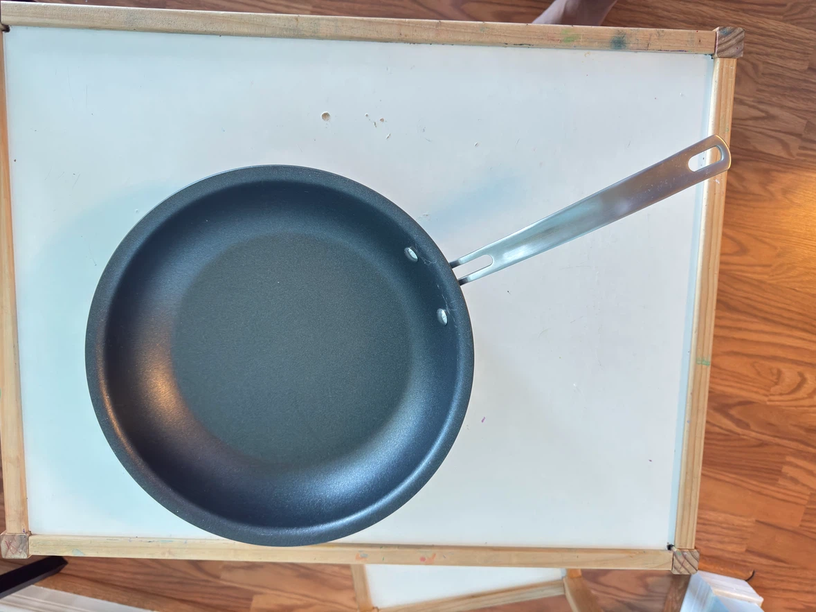 Brand new non stick pans and lid