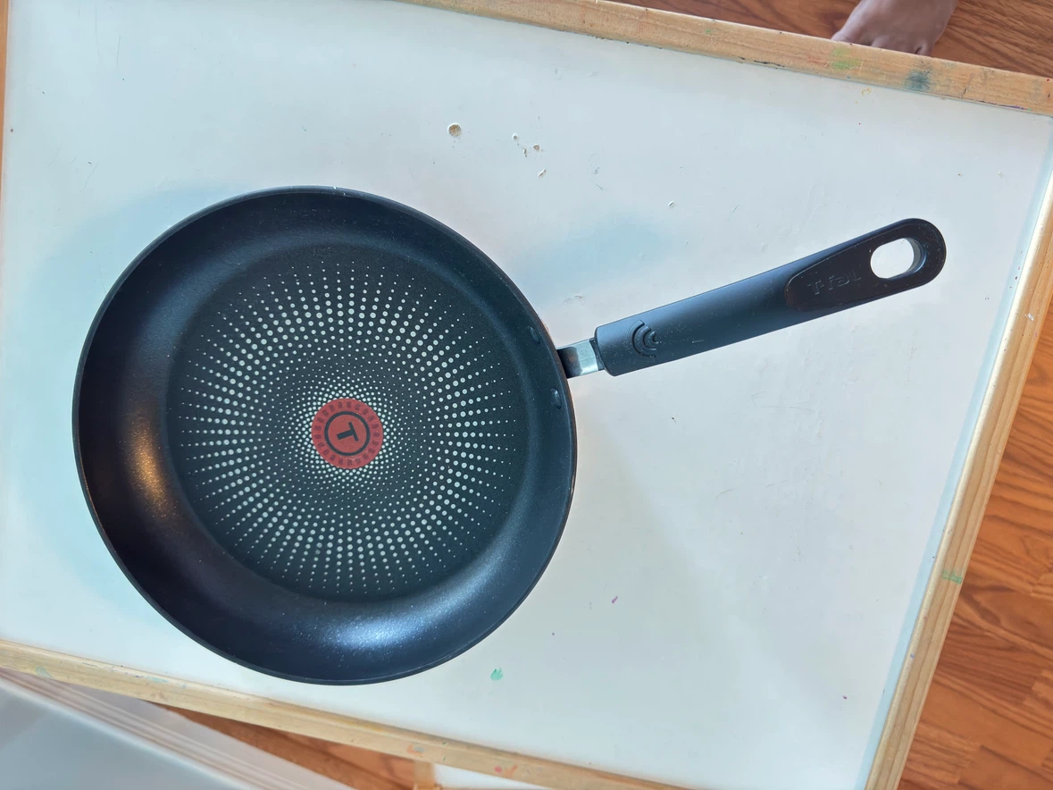 Brand new non stick pans and lid - photo 3