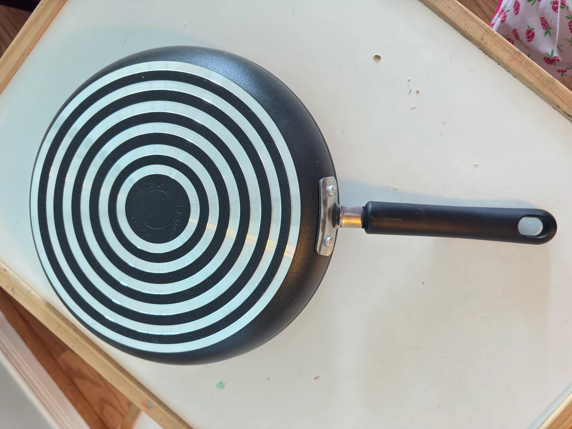 Brand new non stick pans and lid - photo 4