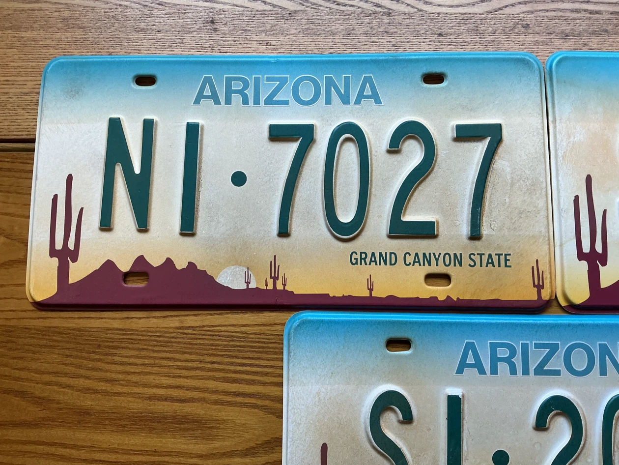 Set of 5 Vintage Plastic TV PROPS Arizona License Plates - photo 2