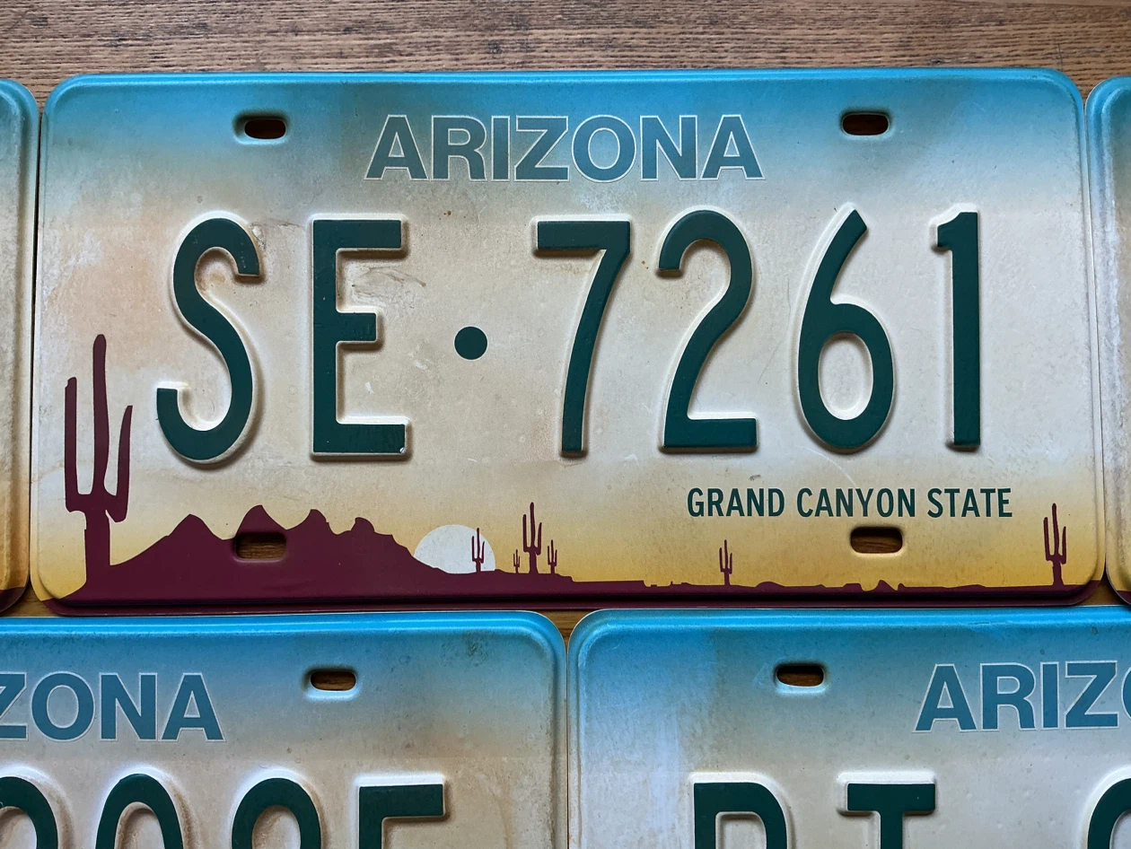 Set of 5 Vintage Plastic TV PROPS Arizona License Plates - photo 3