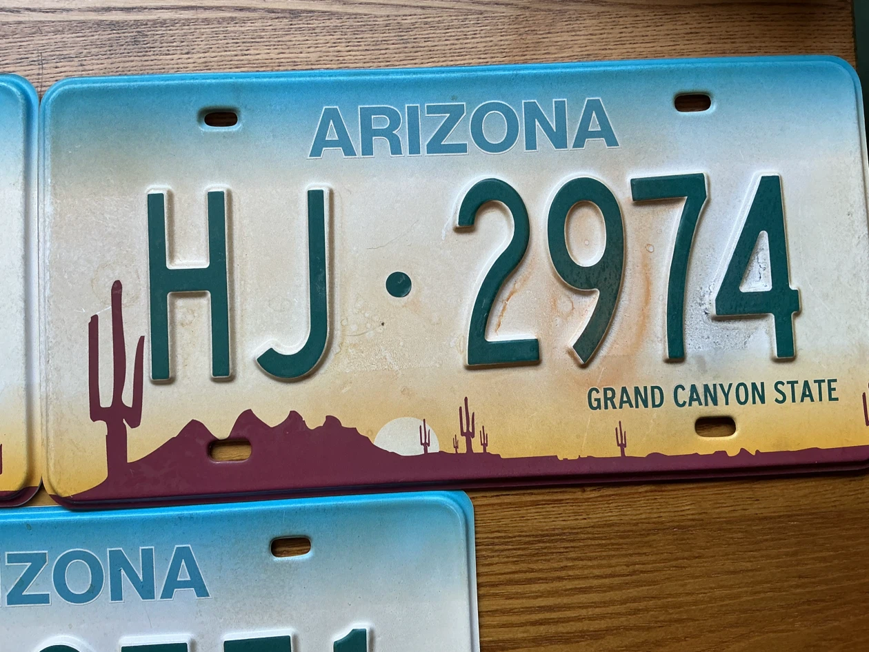 Set of 5 Vintage Plastic TV PROPS Arizona License Plates - photo 4