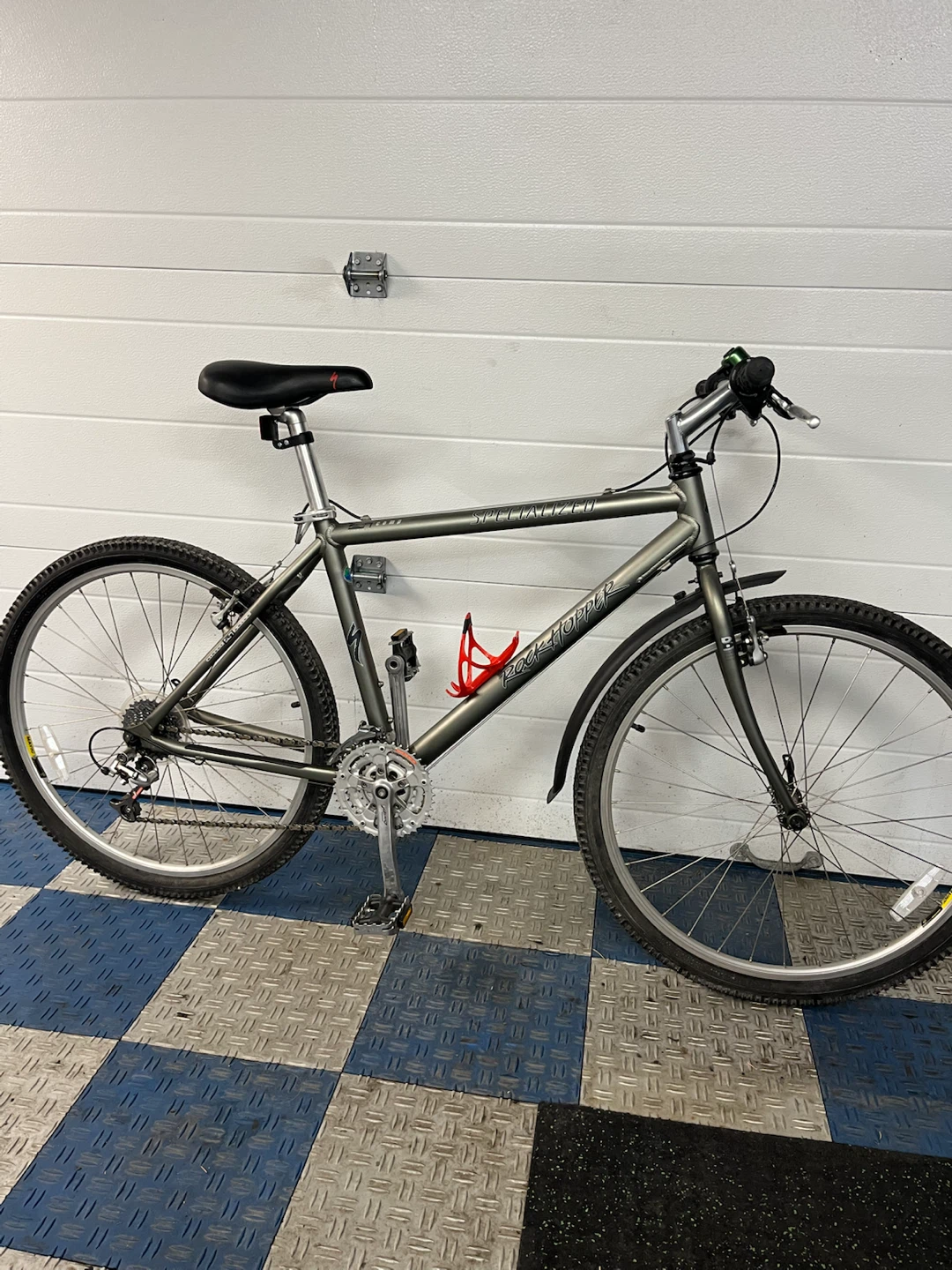 Specialized Rockhopper Mountain Bike - photo 3