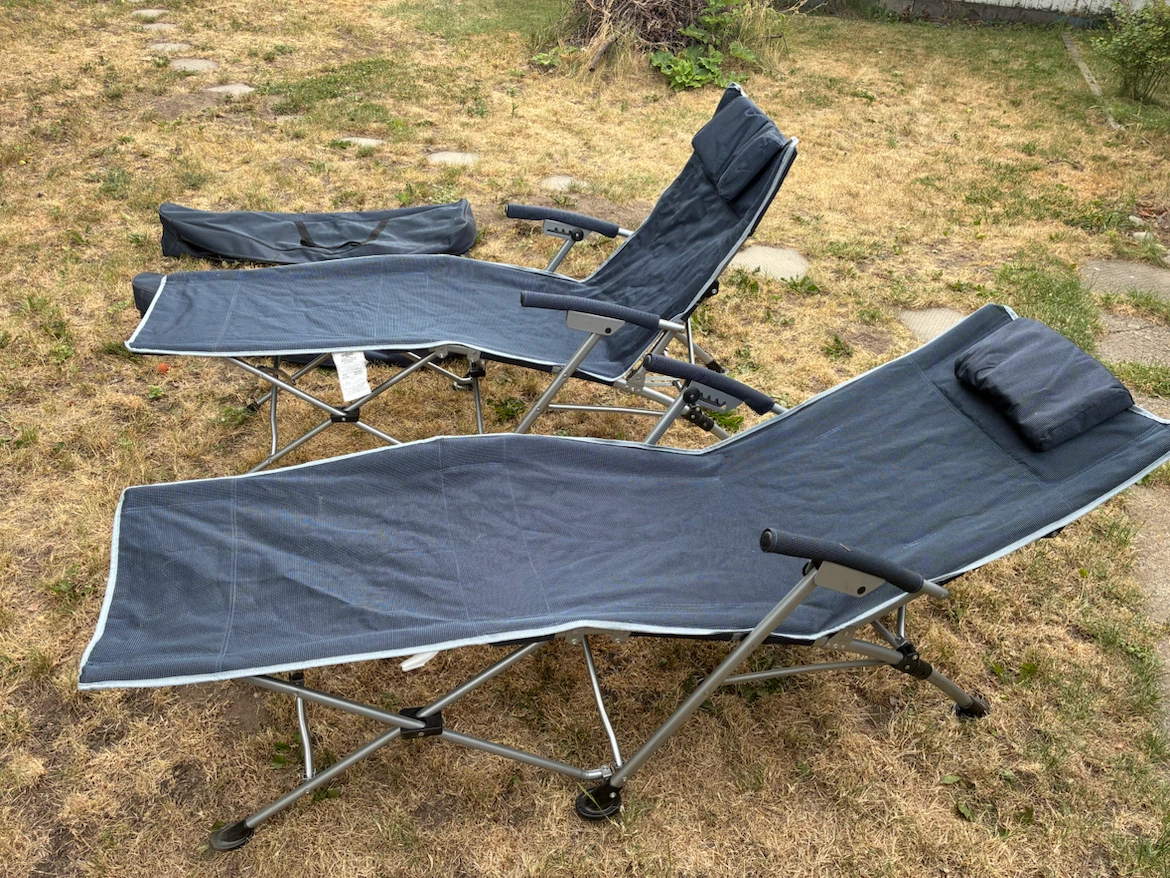 Set of 2 Folding Lounge Chairs with Headrests - photo 2