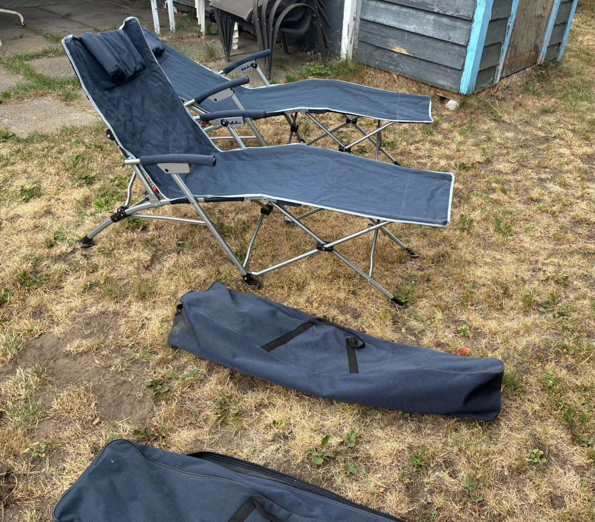 Set of 2 Folding Lounge Chairs with Headrests - photo 3