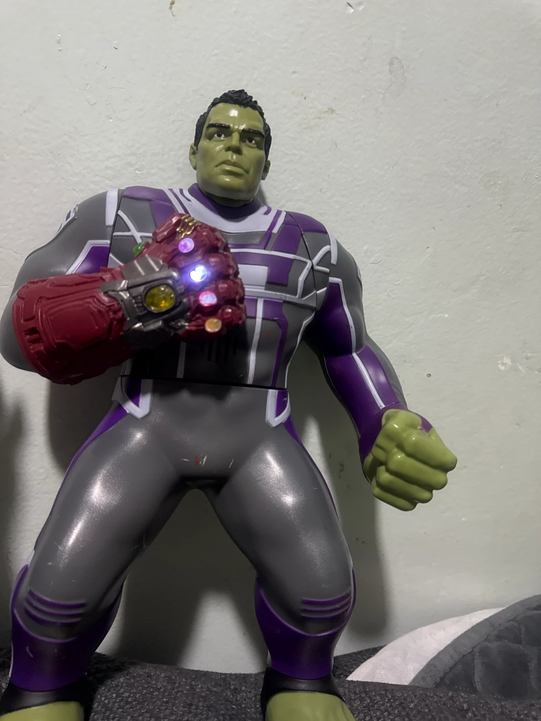 Marvel Hulk Toy with Infinity Gauntlet - photo 3