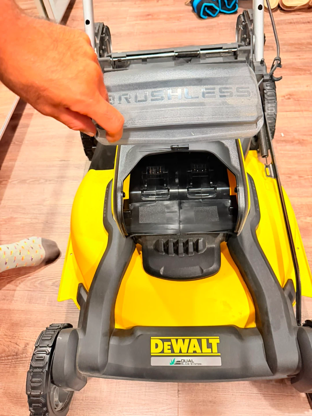 DeWalt 20V Cordless Lawnmower - photo 2