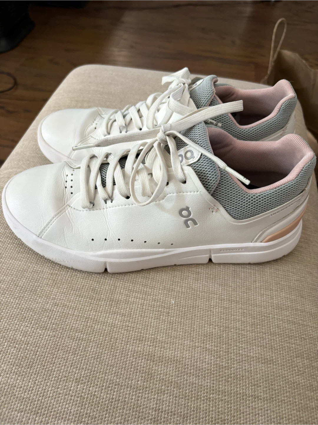 On The Roger Roger "R" Shoes women