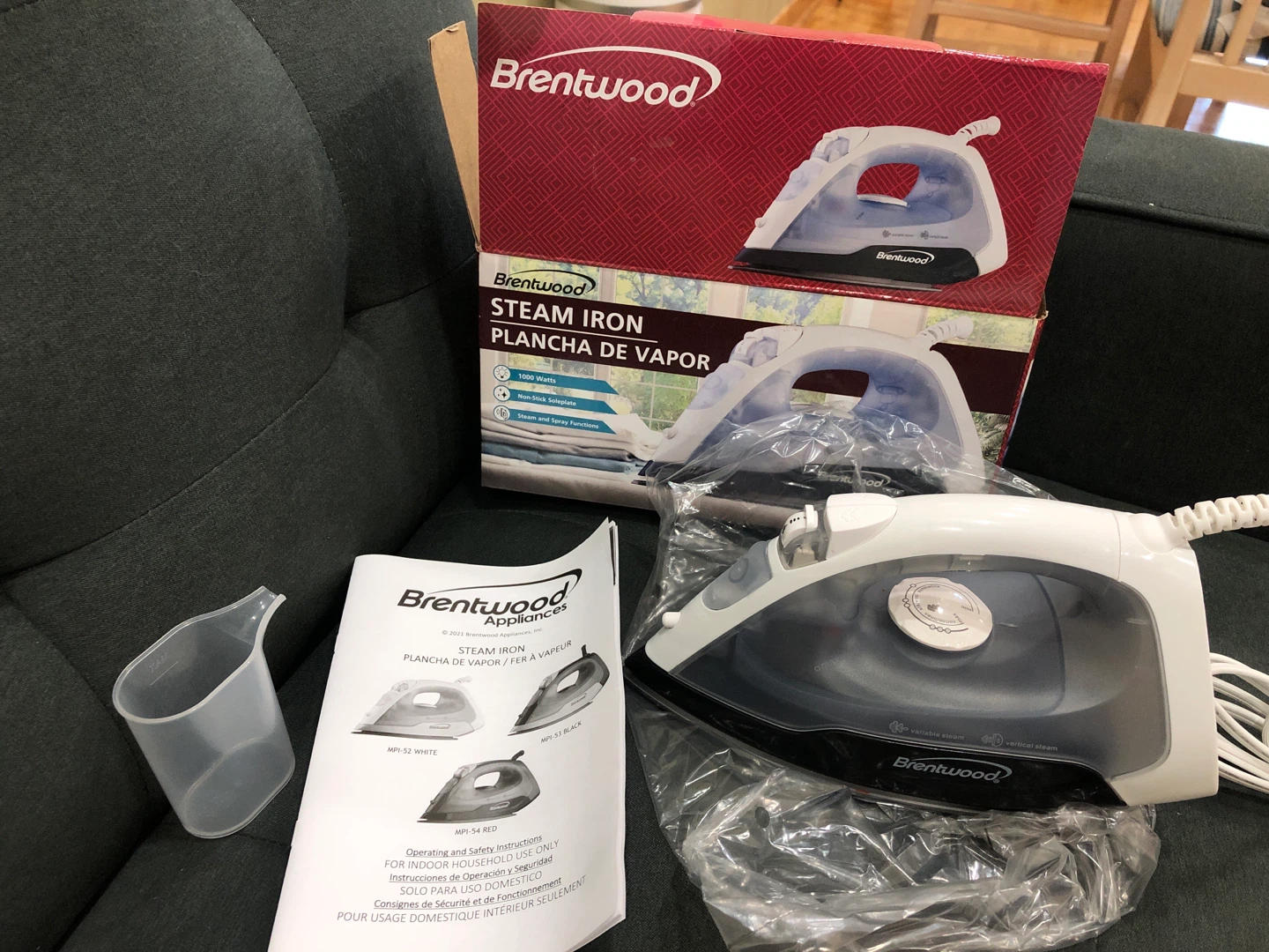 Iron Brentwood 1000 Watt Steam Iron