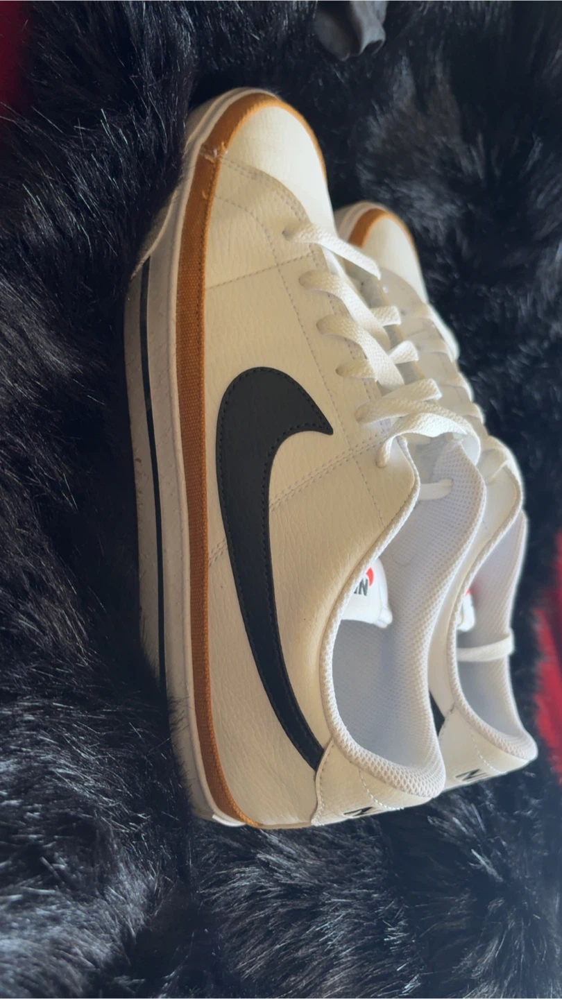 Nike Women's White and Black Sneakers