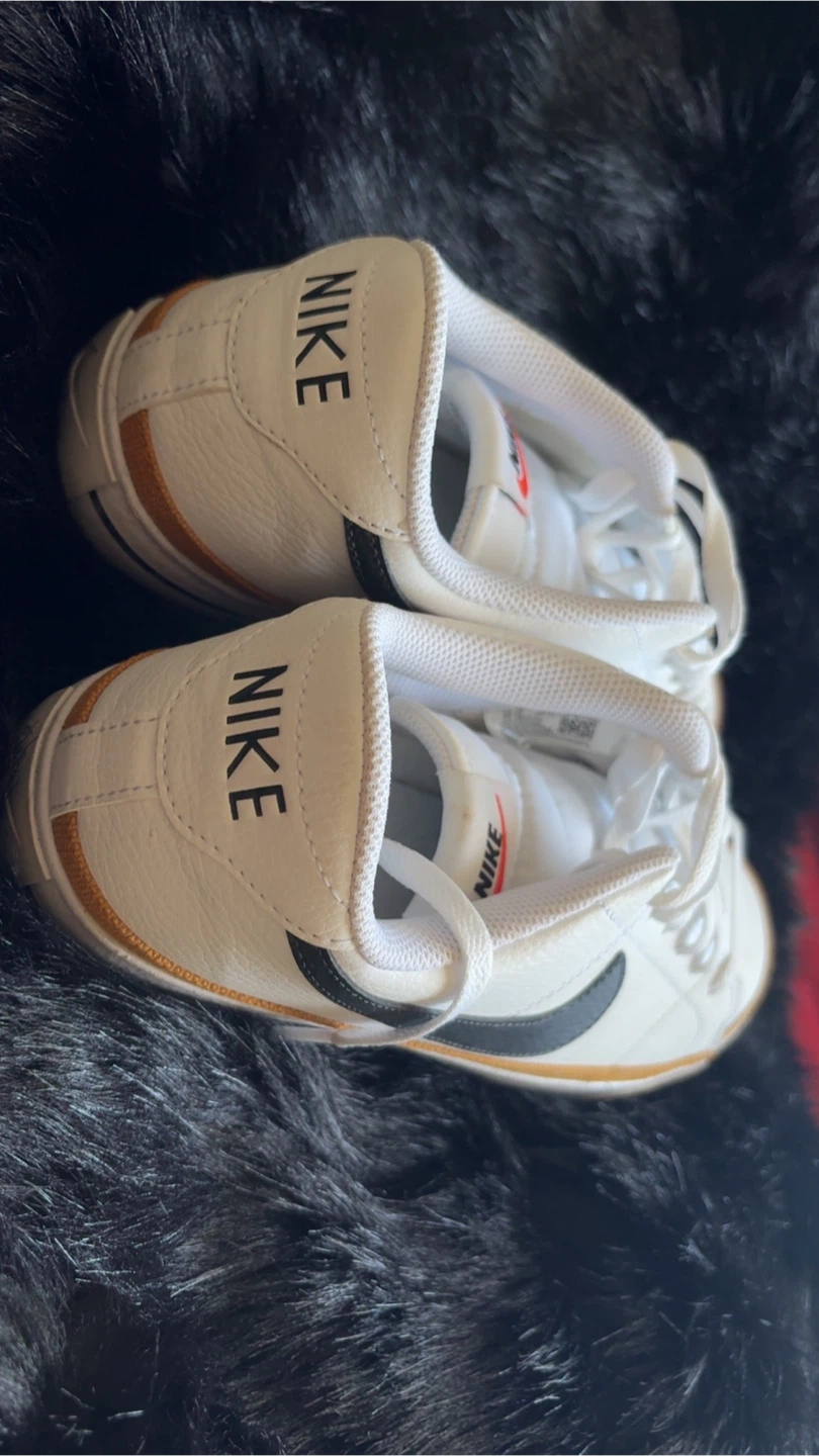 Nike Women's White and Black Sneakers - photo 2