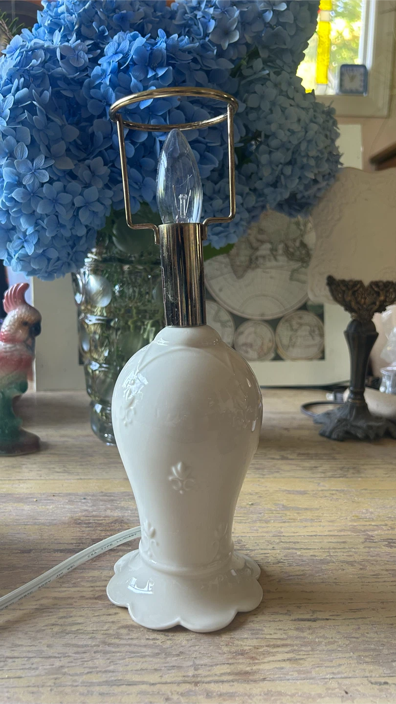 Skye McGhie Cream Lace Fine Porcelain Table Lamp – White - photo 2