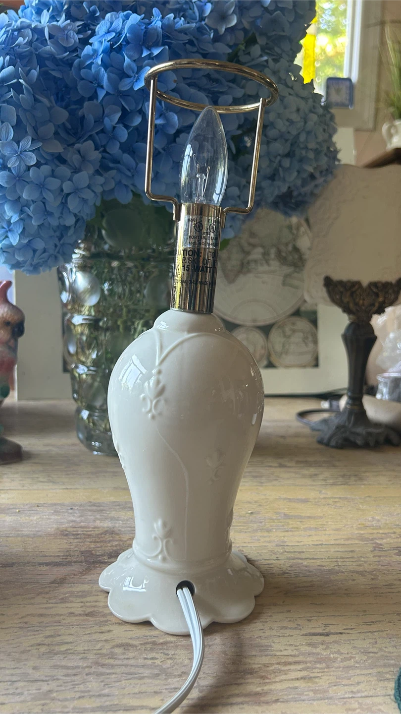 Skye McGhie Cream Lace Fine Porcelain Table Lamp – White - photo 3