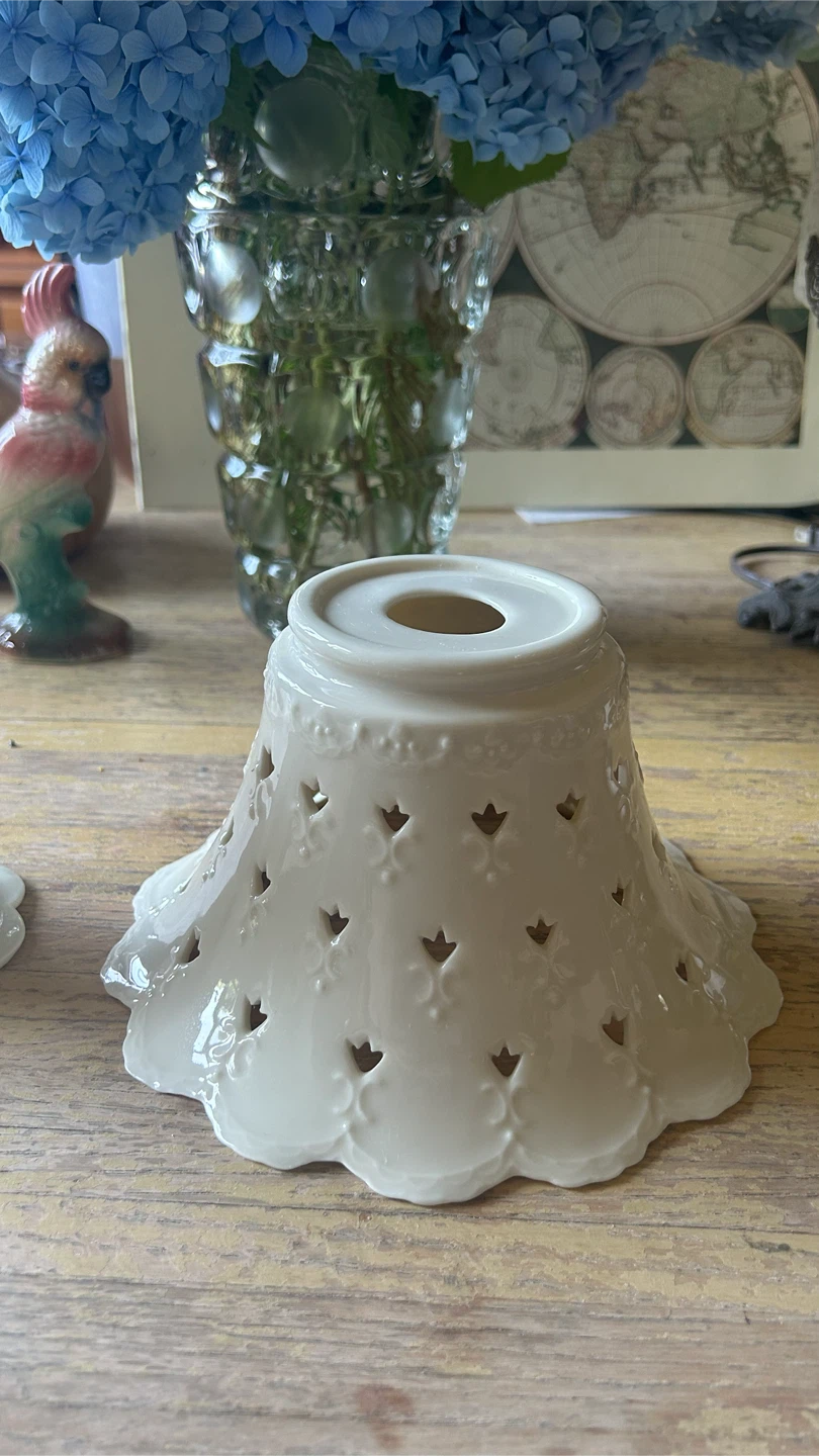 Skye McGhie Cream Lace Fine Porcelain Table Lamp – White - photo 4