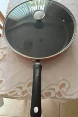 Small and big frying pan (Okay condition) (Both for FREE) - photo 4