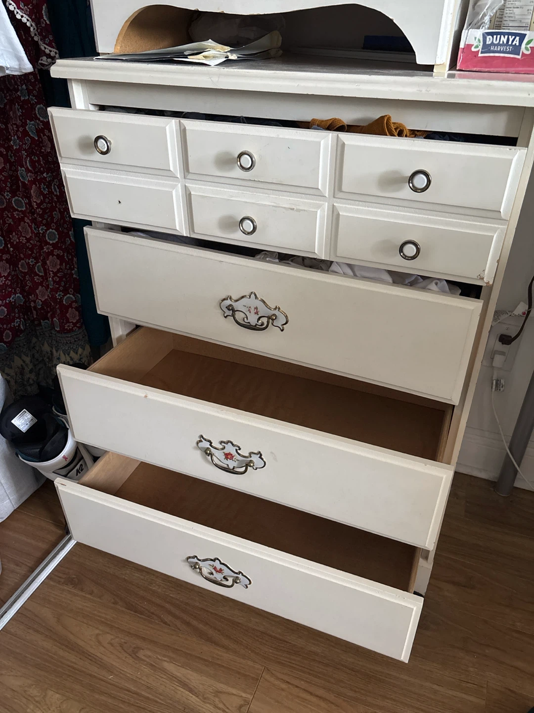 4 Drawer White Wooden Dresser - photo 3