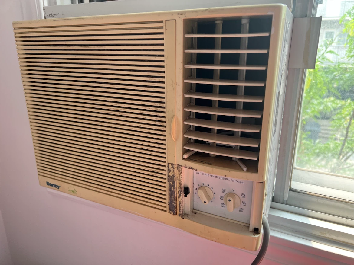 Danby Window Air Conditioner - photo 2