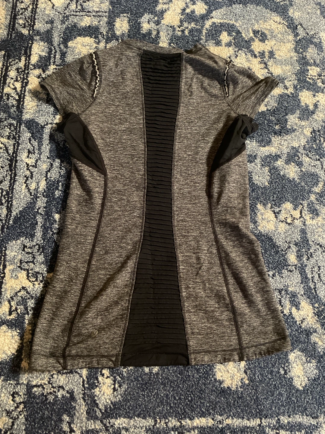 Lululemon Grey Athletic T-Shirt - photo 2
