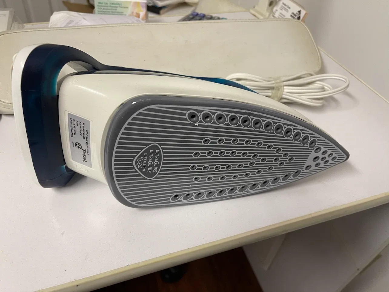 T-fal Ultraglide Steam Iron - photo 2