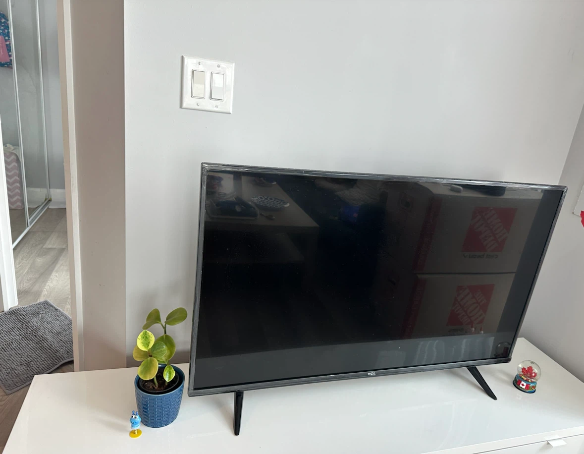 TCL 43” 4K Google Smart TV - photo 2