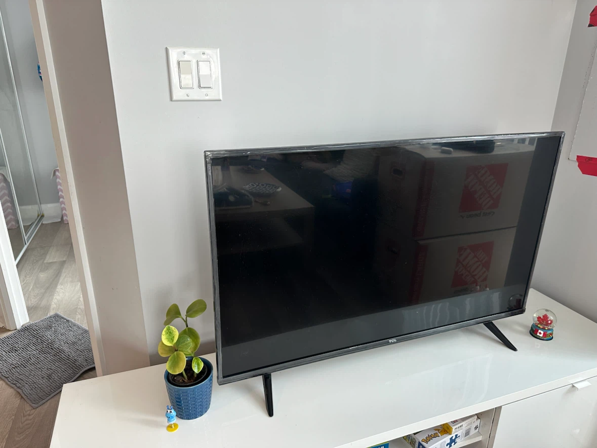 TCL 43” 4K Google Smart TV - photo 3