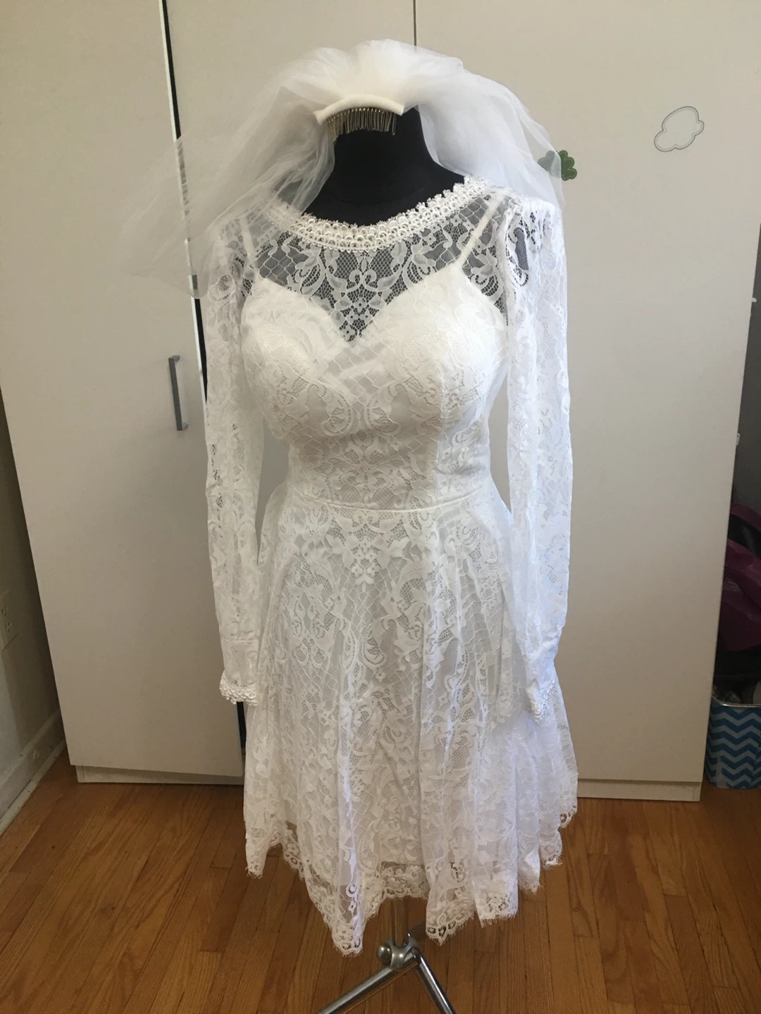Vintage White Lace Wedding Dress with Veil