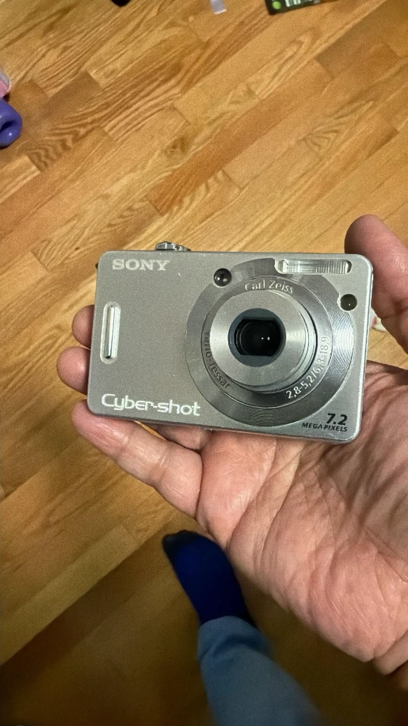 Sony Cyber-shot 7.2MP Digital Camera