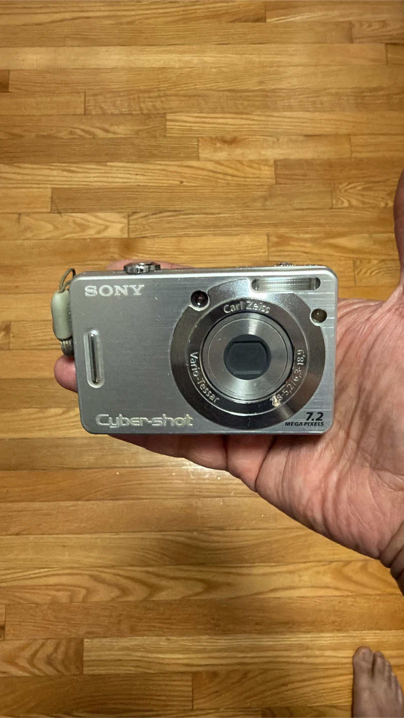 Sony Cyber-shot 7.2MP Digital Camera - photo 2