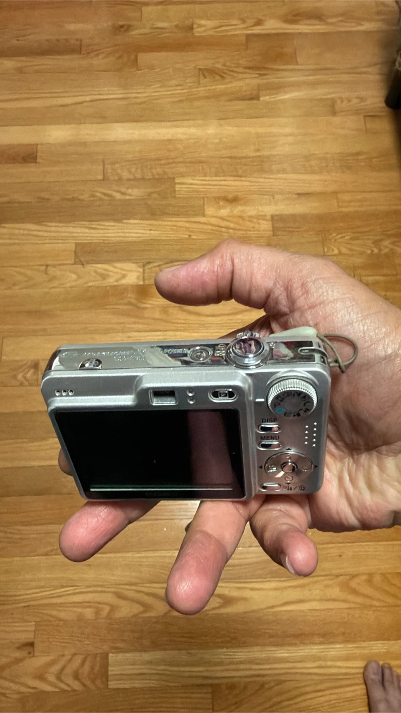 Sony Cyber-shot 7.2MP Digital Camera - photo 3