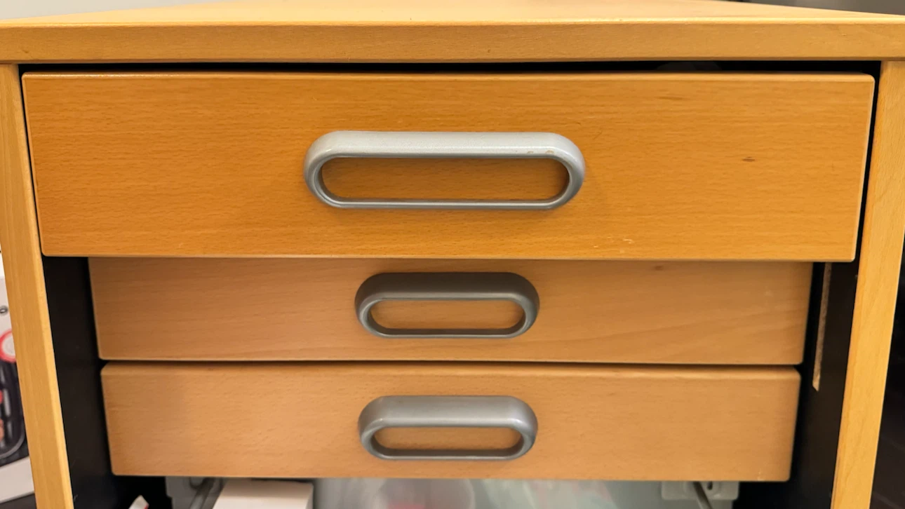 Mobile 3-drawer file cabinet - photo 2
