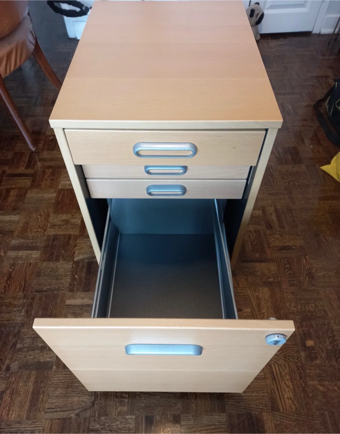 Mobile 3-drawer file cabinet - photo 3