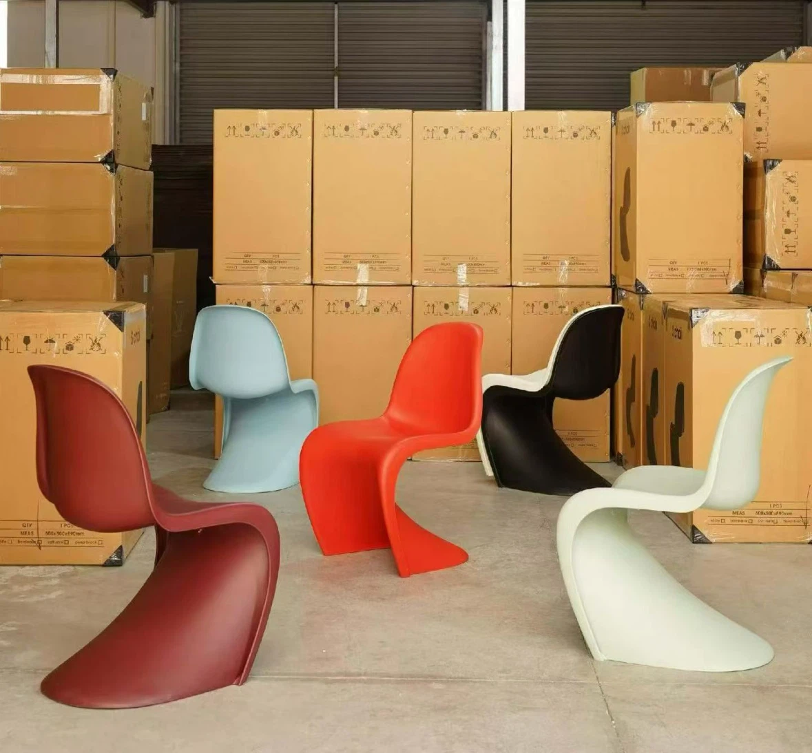S Chair - Red/white/black