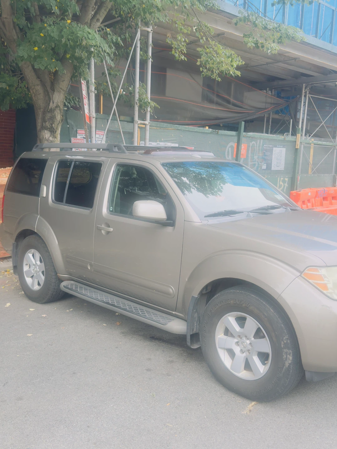 Nissan Pathfinder SUV - photo 4