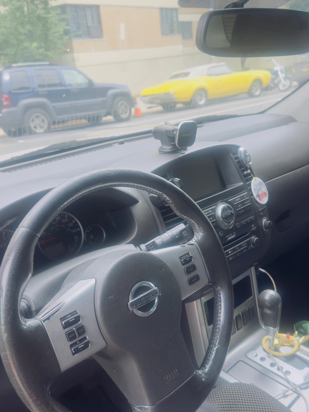 Nissan Pathfinder SUV - photo 2