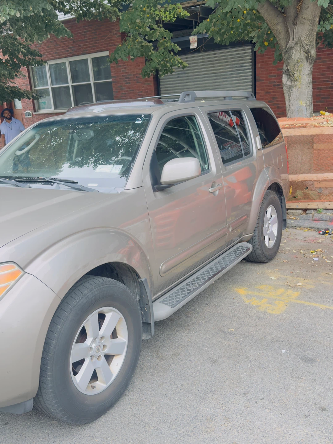 Nissan Pathfinder SUV - photo 3