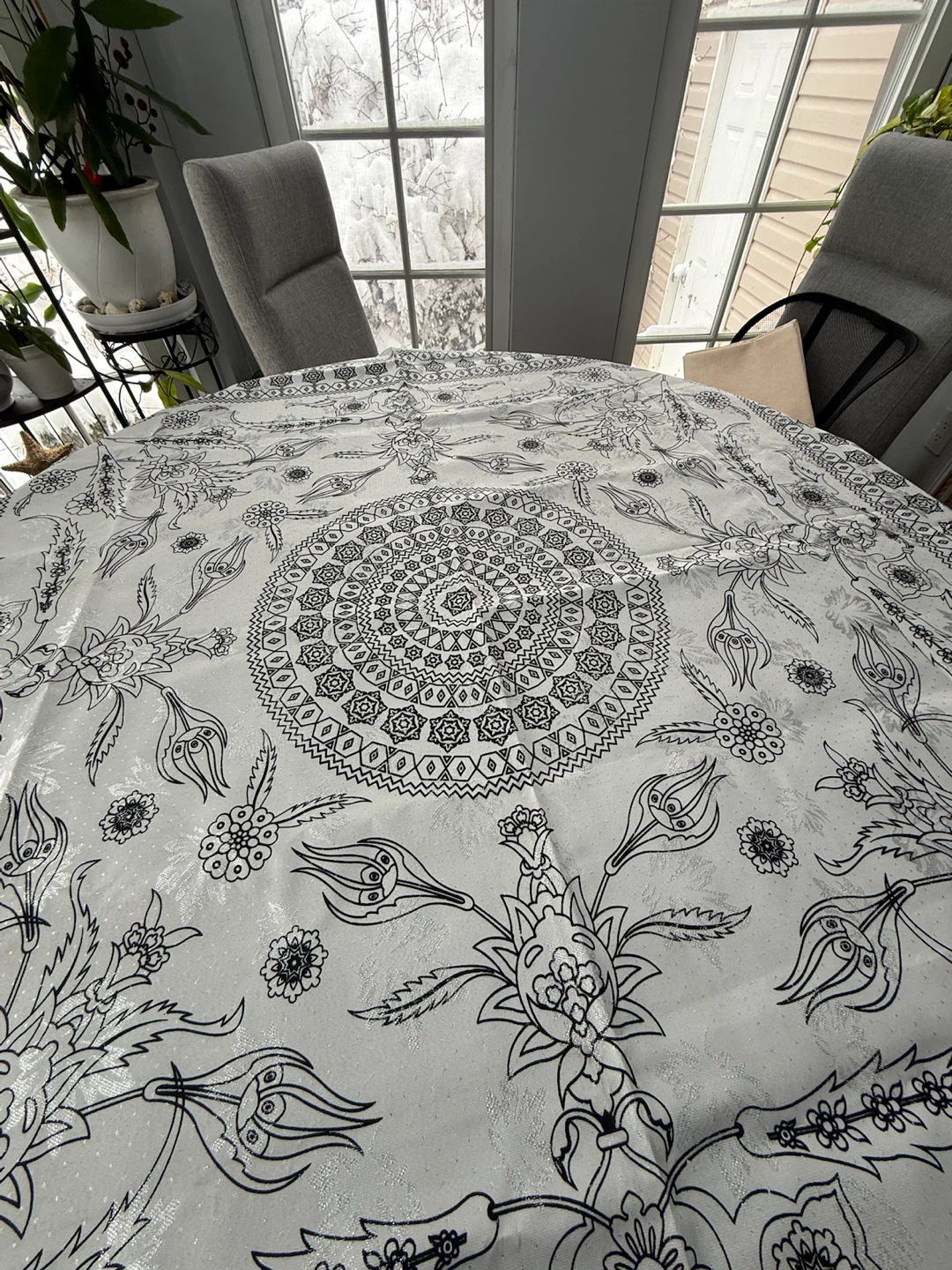 Table Runner with Black and White Floral Pattern - photo 2