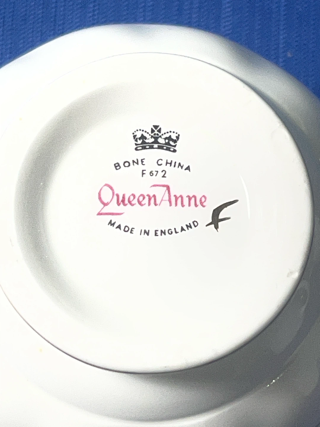 Queen Anne Bone China Teacup and Saucer Set - photo 4