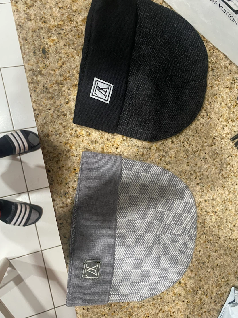 1:1 gray and black Louis Vuitton Beanie Set