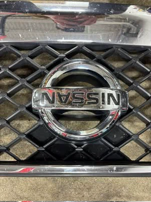 2009 Chrome Nissan Frontier Grille