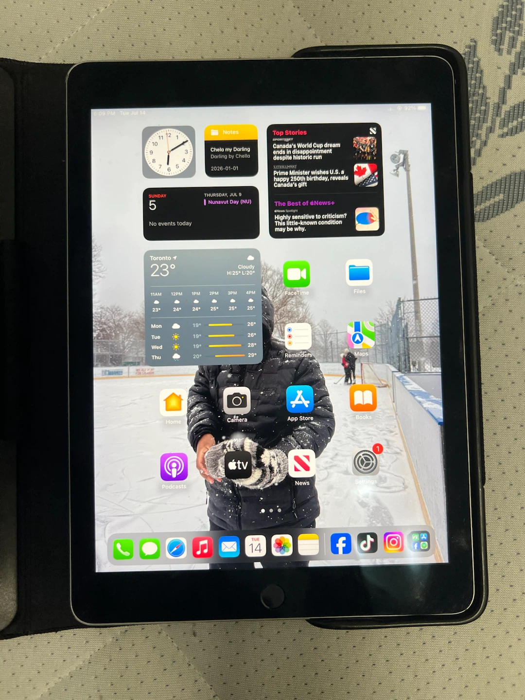 Apple iPad Pro (9.7-inch) 128 GB with Keyboard