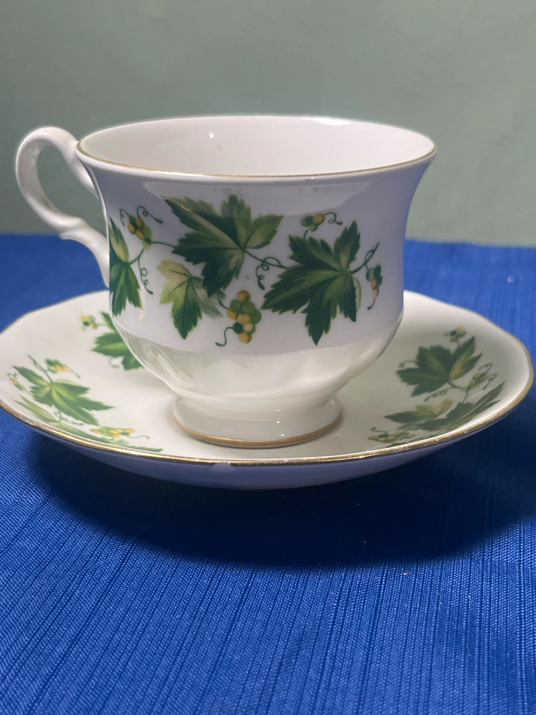 Vintage Queen Anne Bone China Teacup/Saucer - Green Vine #8640 - photo 5