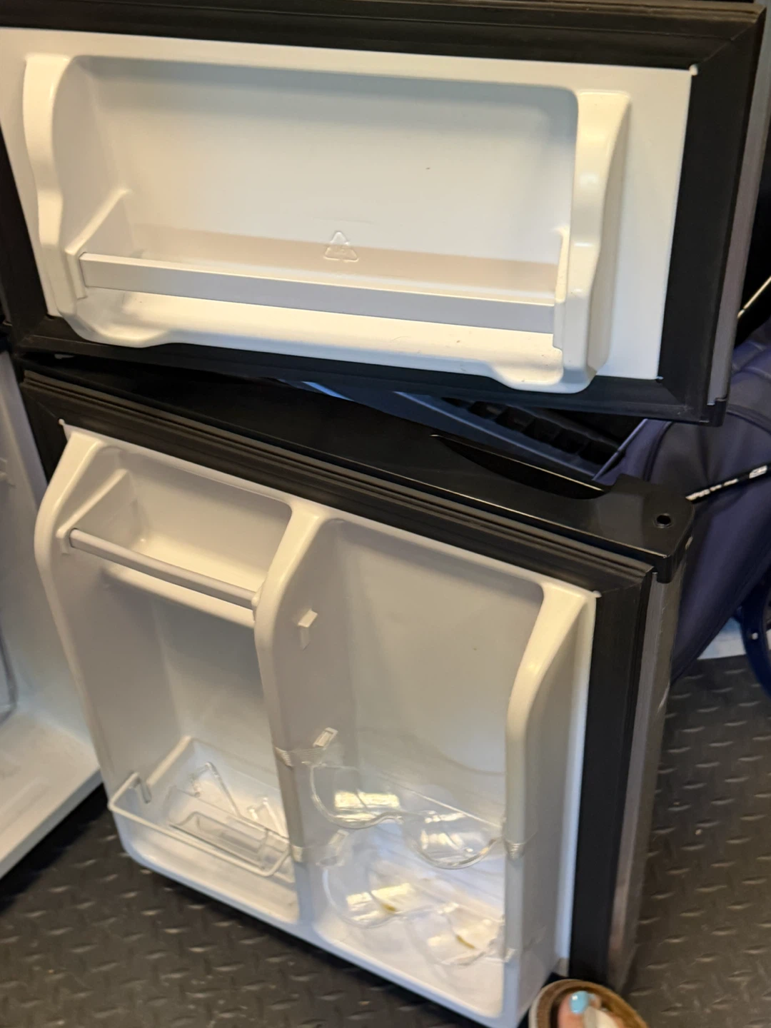 Mini Fridge - photo 4
