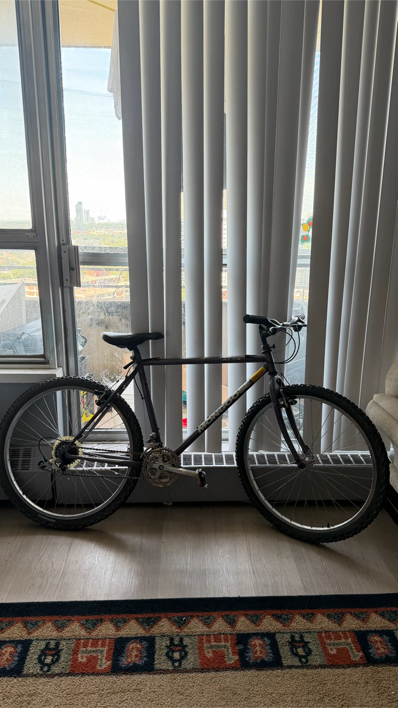 Mongoose Alta Mountain Bike – Excellent Condition