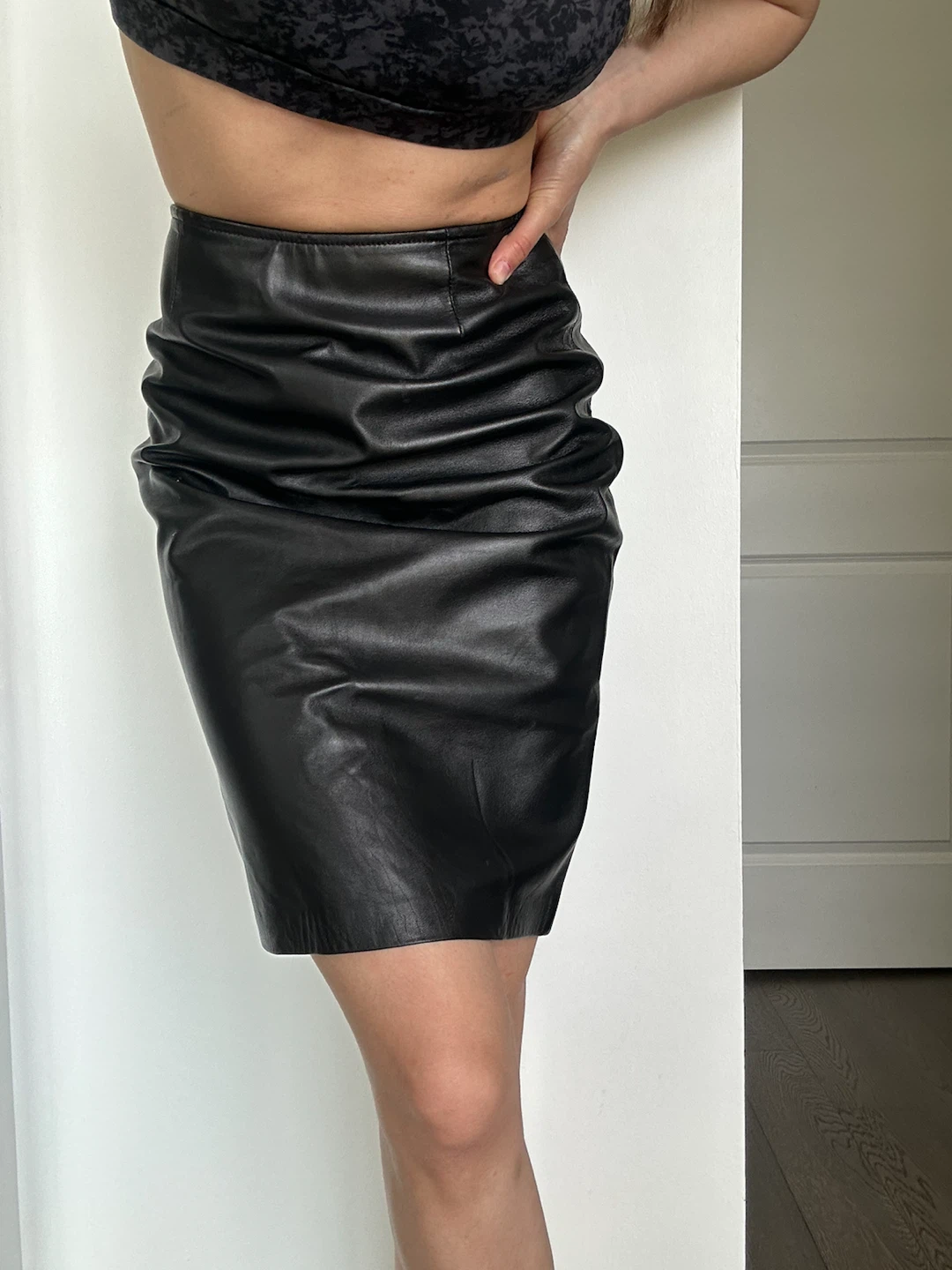 Black ruched leather pencil skirt
